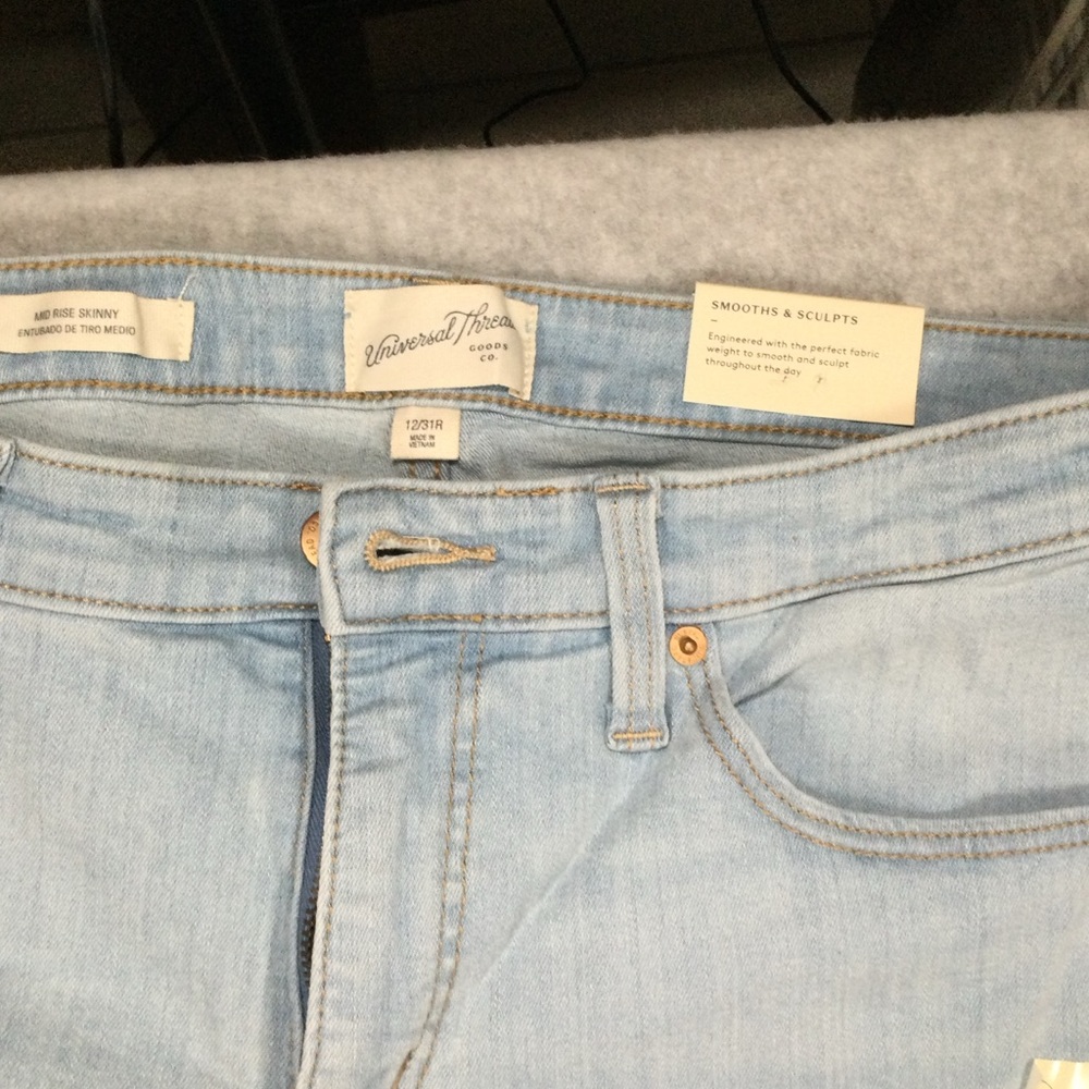 Universal Thread Mid Rise Light Blue Skinny Jeans - Picture 3 of 10